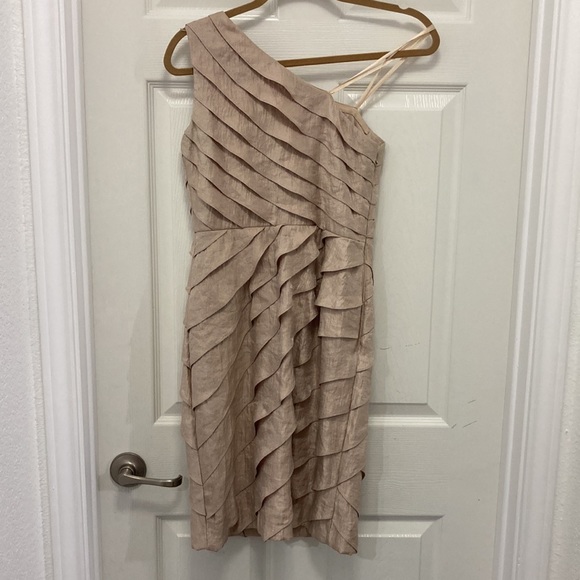 Adrianna Papell Tiered One Shoulder Gold Shimmery Cocktail Dress Sz 4 - Picture 8 of 11